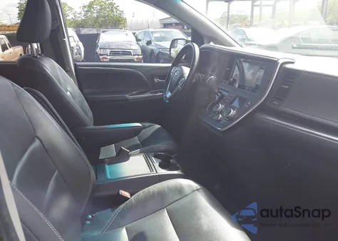 2016 Toyota Sienna Se 8 Passenger z USA, uszkodzony, nr VIN 5TDXK3DC9GS719995